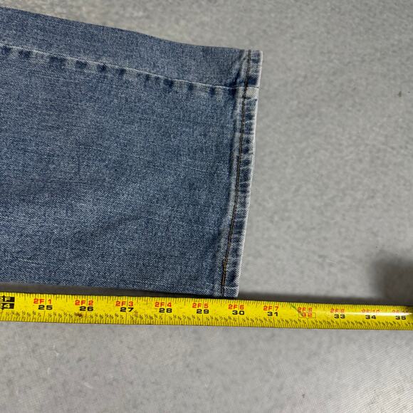 Wrangler Relaxed Fit Straight Leg Denim Medium Wash Jeans - Size: 34x30 - Picture 5 of 8